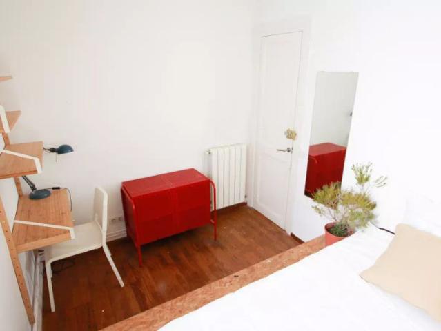 Room in a shared 4 bedroom apartment for rent in La Font de la Guatlla