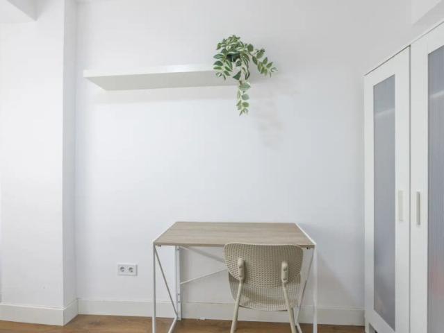 Room in a shared 4 bedroom apartment for rent in La Malva Rosa, professionals and students only