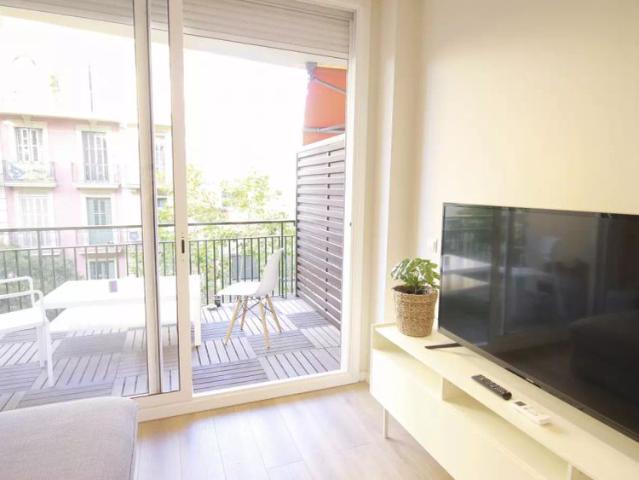 Room in a shared 4 bedroom apartment for rent in la Nova Esquerra de l'Eixample, bills included