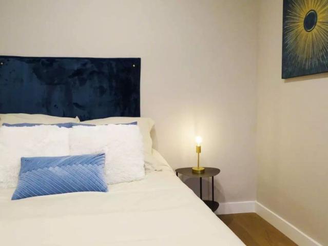 Room in a shared 4 bedroom apartment for rent in la Sagrada Família, all bills included