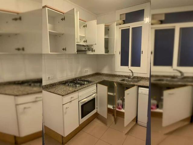 Room in a shared 4 bedroom apartment for rent in la Sagrada Familia, females only