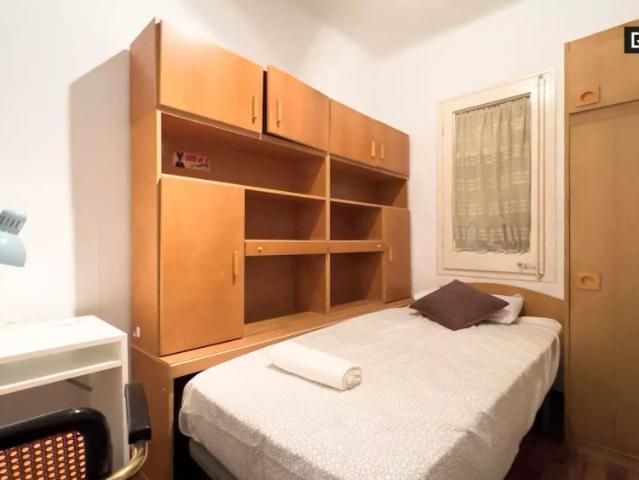 Room in a shared 4 bedroom apartment for rent in La Sagrada Família Professionals and Students only