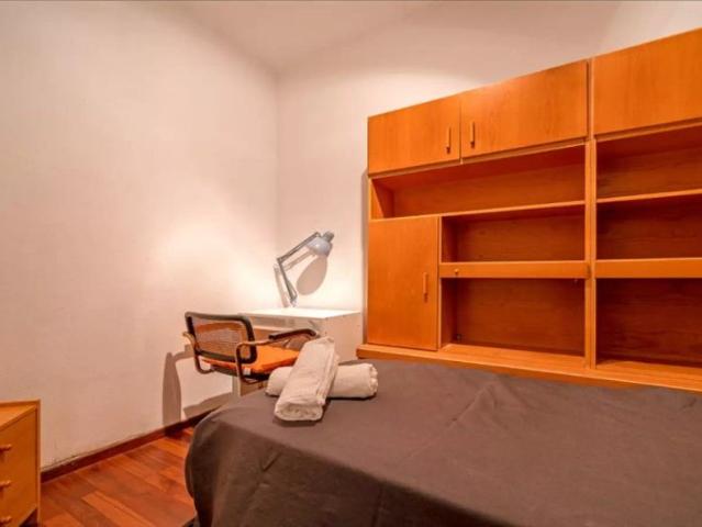 Room in a shared 4 bedroom apartment for rent in La Sagrada Família Professionals and Students only