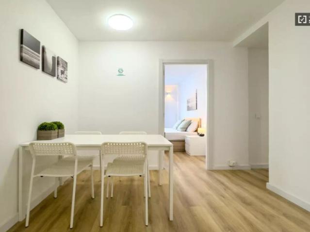 Room in a shared 4 bedroom apartment for rent in La Sagrera, professionals and students only