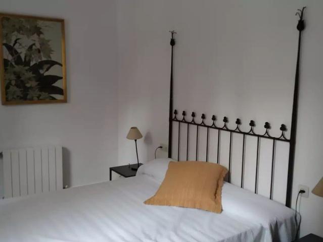 Room in a shared 4 bedroom apartment for rent in la Salut, bills included