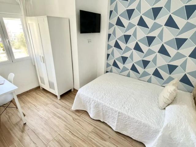Room in a shared 4 bedroom apartment for rent in La Palmilla