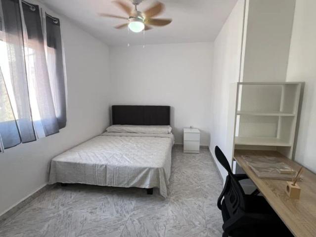 Room in a shared 4 bedroom apartment for rent in La Petxina, Valencia