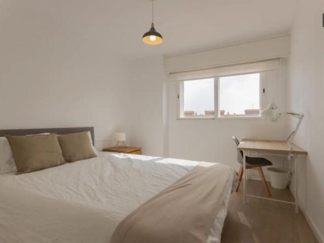 Room in a shared 4 bedroom apartment for rent in La Raiosa