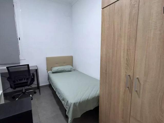 Room in a shared 4 bedroom apartment for rent in La Torrassa, bills included