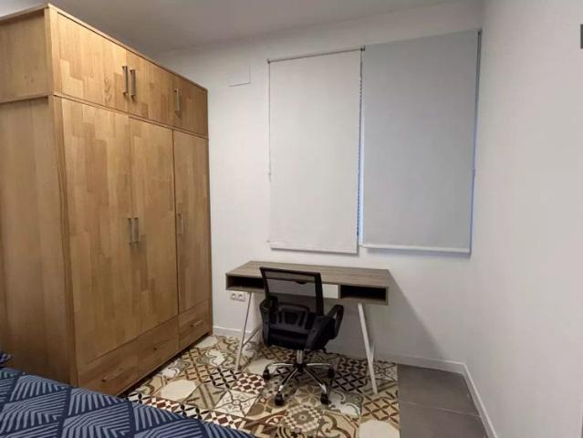 Room in a shared 4 bedroom apartment for rent in La Torrassa, bills included