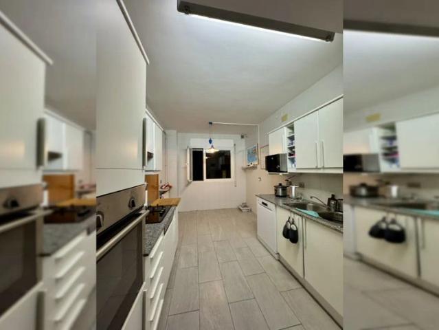 Room in a shared 4 bedroom apartment for rent in La Vila Olímpica del Poblenou, all bills included, professionals only