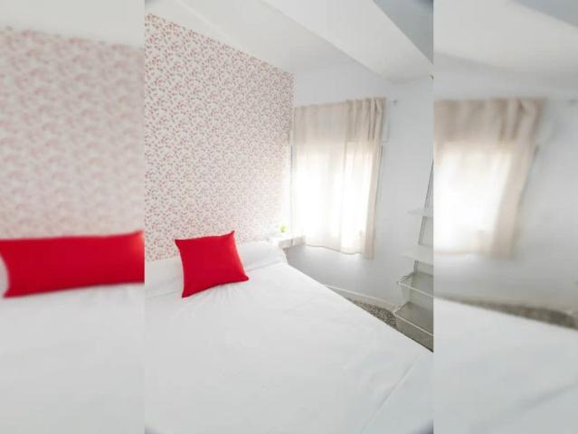 Room in a shared 4 bedroom apartment for rent in L'Amistat, Valencia
