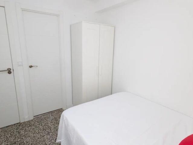 Room in a shared 4 bedroom apartment for rent in L'Amistat, Valencia