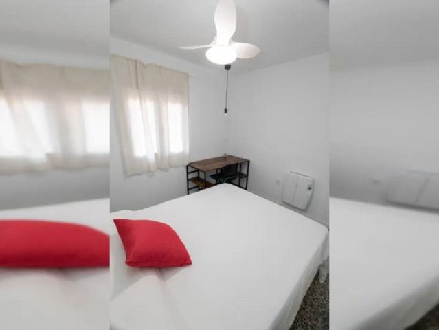 Room in a shared 4 bedroom apartment for rent in L'Amistat, Valencia