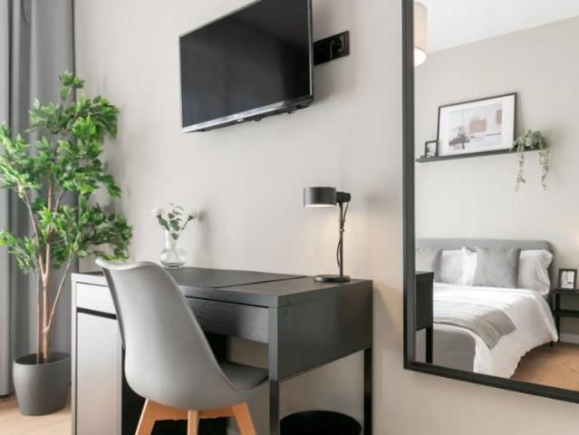 Room in a shared 4 bedroom apartment for rent in Les Corts