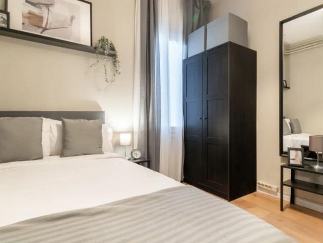 Room in a shared 4 bedroom apartment for rent in Les Corts
