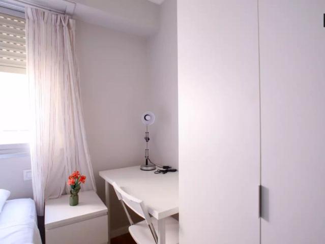 Room in a shared 4 bedroom apartment for rent in L'Illa Perduda