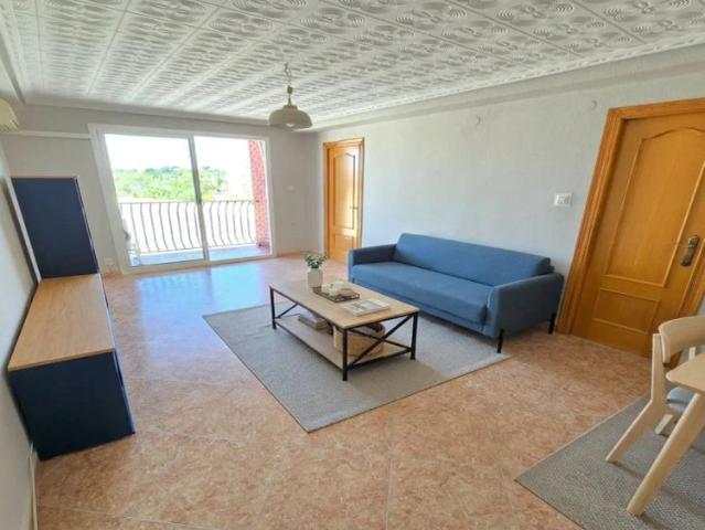 Room in a shared 4 bedroom apartment for rent in Moncada
