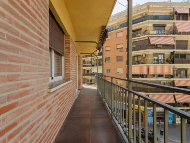 Room in a shared 4 bedroom apartment for rent in Mont Olivet