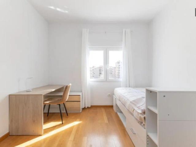 Room in a shared 4 bedroom apartment for rent in Mestalla, no couples