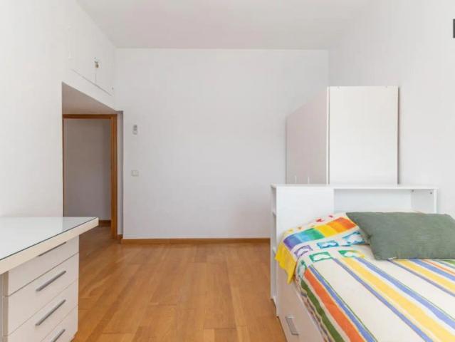 Room in a shared 4 bedroom apartment for rent in Mestalla, no couples