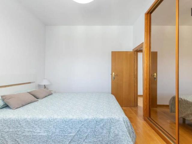 Room in a shared 4 bedroom apartment for rent in Mestalla, no couples