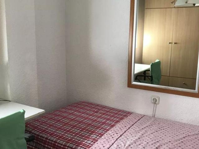 Room in a shared 4 bedroom apartment for rent in Murcia, perfect for students