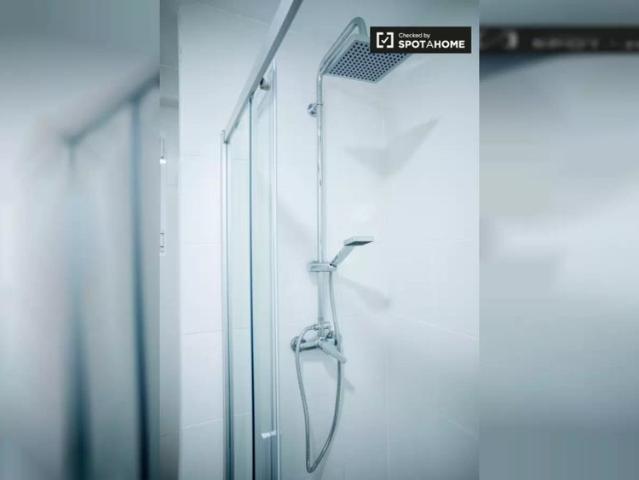 Room in a shared 4 bedroom apartment for rent in Nou Moles