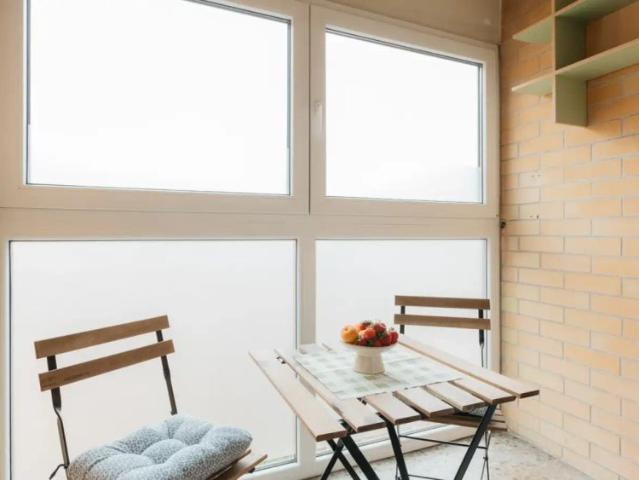 Room in a shared 4 bedroom apartment for rent in Na Rovella
