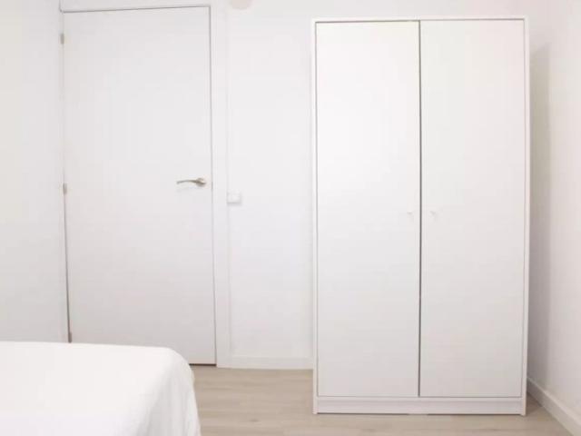 Room in a shared 4 bedroom apartment for rent in Numancia