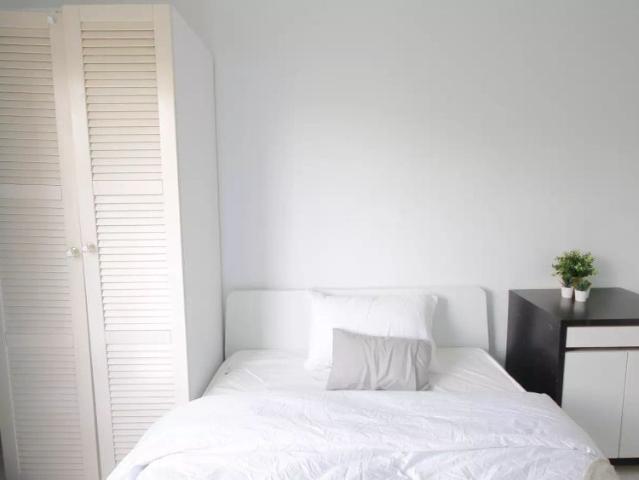 Room in a shared 4 bedroom apartment for rent in Sant Andreu, bills included, professionals and students only