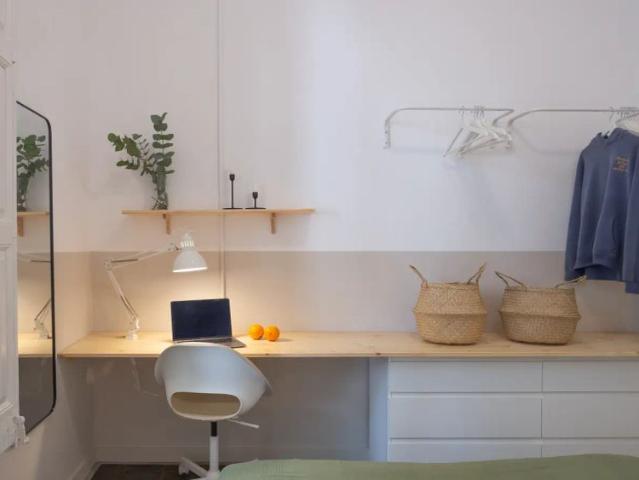 Room in a shared 4 bedroom apartment for rent in Sant Andreu, professionals only
