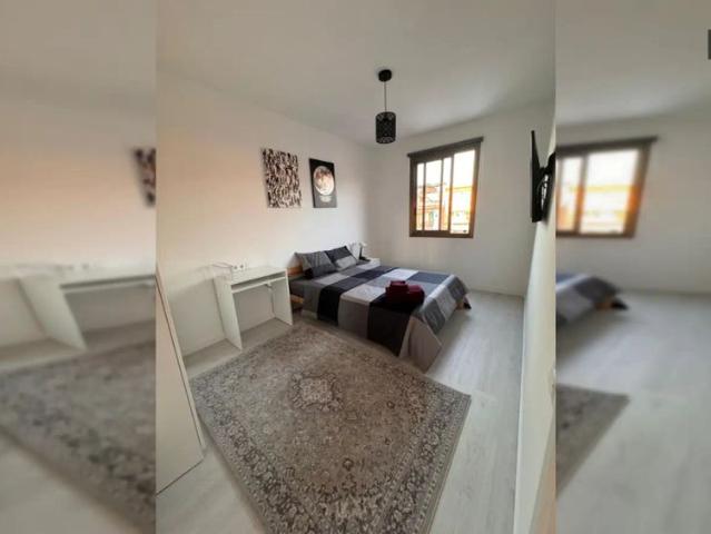 Room in a shared 4 bedroom apartment for rent in Sant Antoni