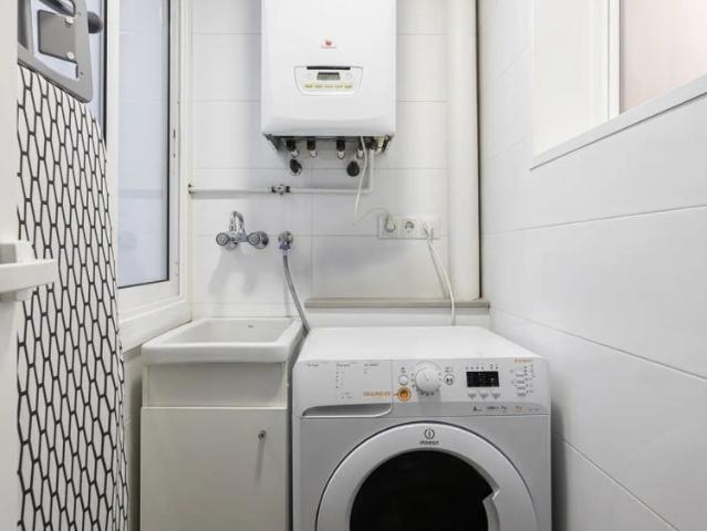 Room in a shared 4 bedroom apartment for rent in Sant Antoni