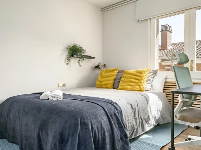 Room in a shared 4 bedroom apartment for rent in Sant Cugat Del Vallès, bills included