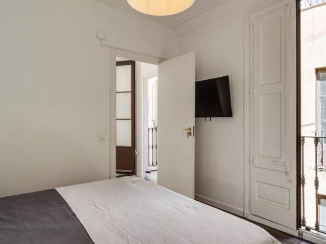 Room in a shared 4 bedroom apartment for rent in Sant Pere Santa Caterina i la Ribera