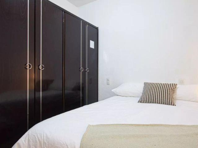 Room in a shared 4 bedroom apartment for rent in Sants