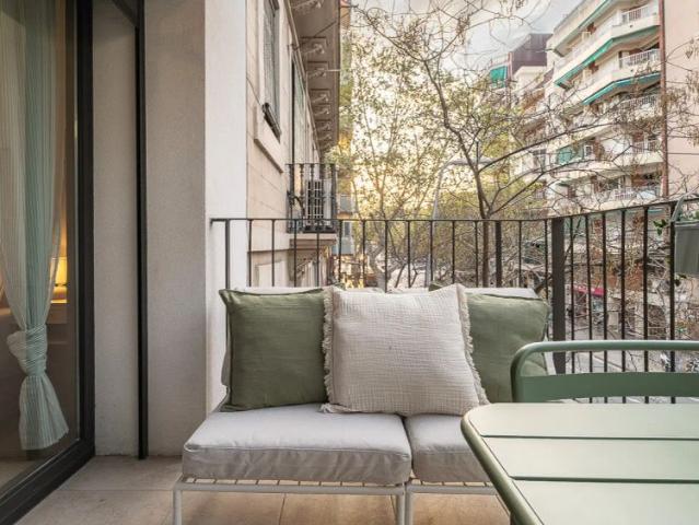 Room in a shared 4 bedroom apartment for rent in Sants Badal