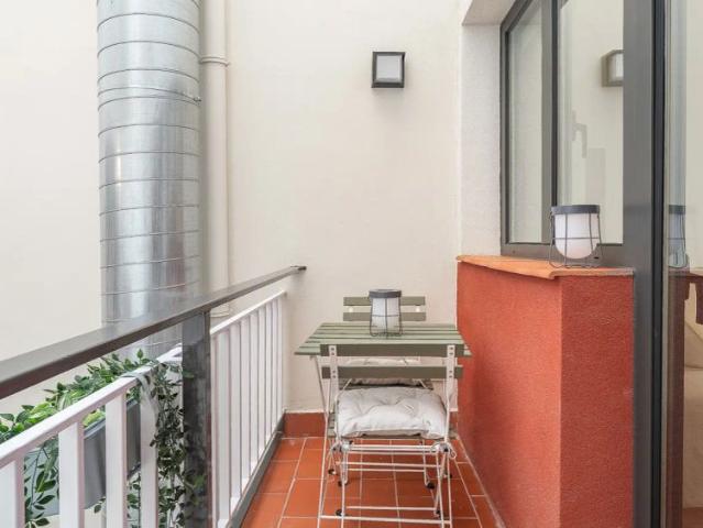 Room in a shared 4 bedroom apartment for rent in Sants Badal