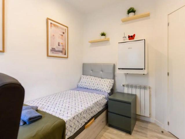 Room in a shared 4 bedroom apartment for rent in Simancas