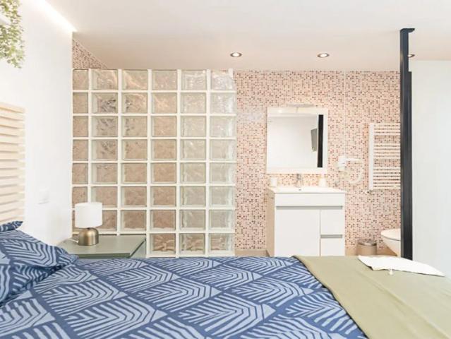 Room in a shared 4 bedroom apartment for rent in Simancas