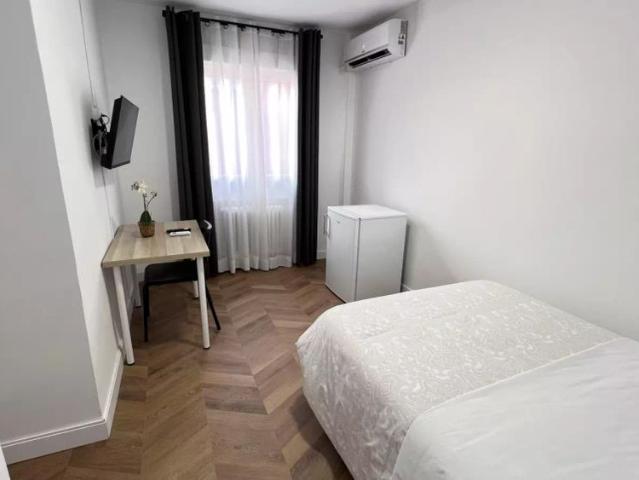 Room in a shared 4 bedroom apartment for rent in Pacífico, professionals and students