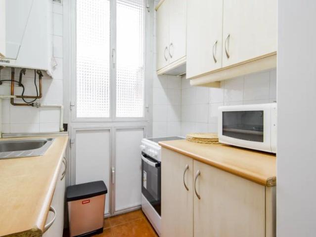 Room in a shared 4 bedroom apartment for rent in Palacio