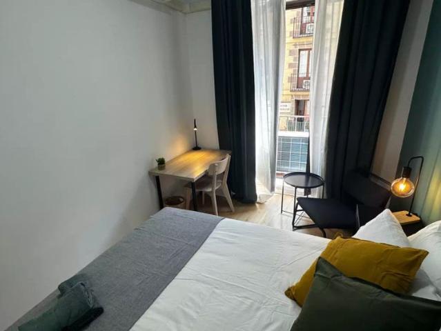 Room in a shared 4 bedroom apartment for rent in Palacio, bills included