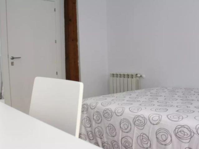 Room in a shared 4 bedroom apartment for rent in Palacio, perfect for erasmus