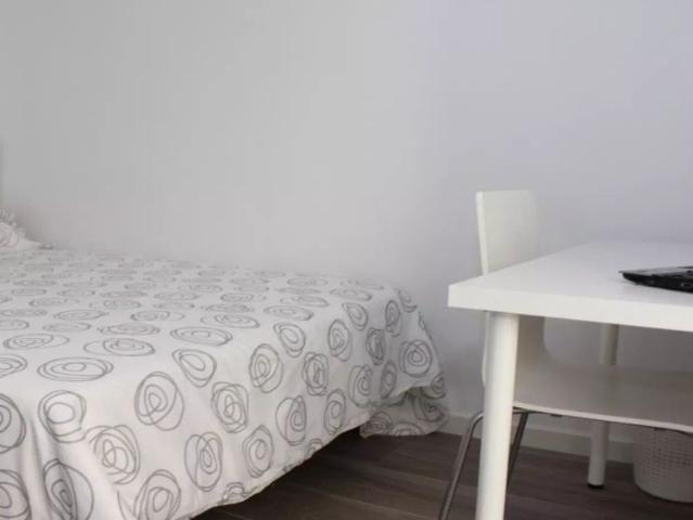 Room in a shared 4 bedroom apartment for rent in Palacio, perfect for erasmus