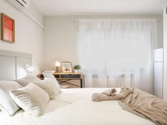 Room in a shared 4 bedroom apartment for rent in Palomeras Bajas, all bills included