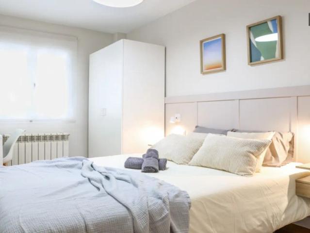 Room in a shared 4 bedroom apartment for rent in Palomeras Bajas, all bills included