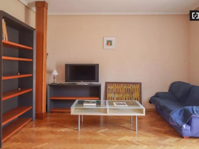 Room in a shared 4 bedroom apartment for rent in Palos de Moguer, perfect for professionals