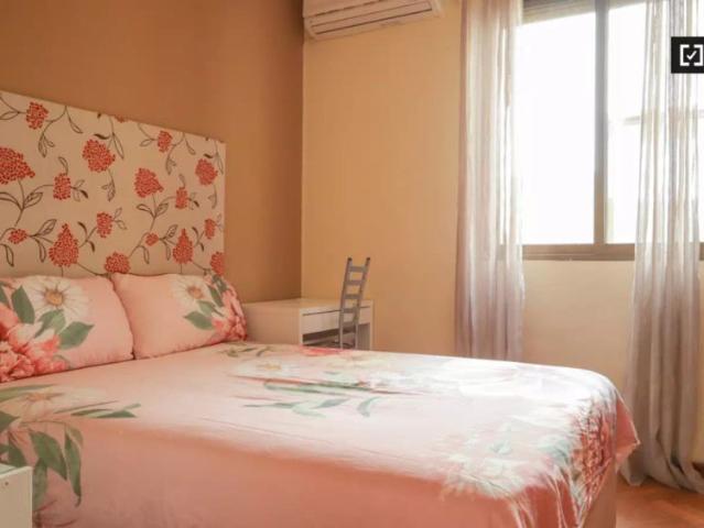 Room in a shared 4 bedroom apartment for rent in Palos de Moguer, perfect for professionals